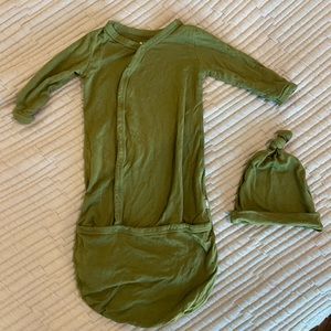 Kyte Baby newborn bundler with hat green